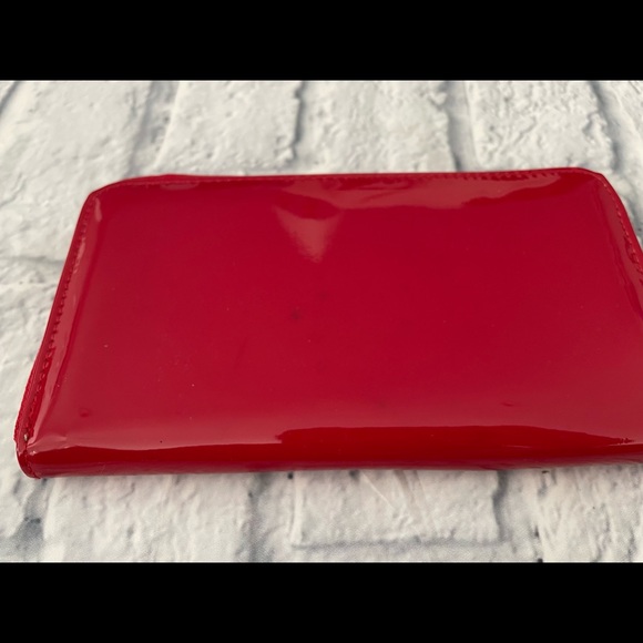 Adrienne Vittadini red patent zip around wallet - Picture 3 of 6